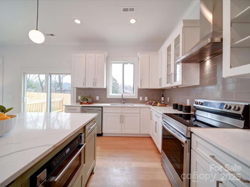 2511 Dundeen Street, Charlotte, NC 28216.  MLS# CAR4221971, YatesRealty ID 14481. 
