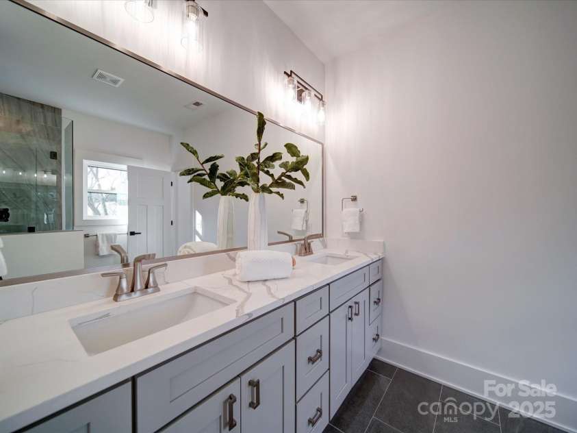 2511 Dundeen Street, Charlotte, NC 28216.  MLS# CAR4221971, YatesRealty ID 14481. 