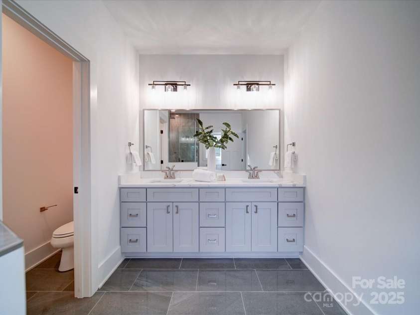 2511 Dundeen Street, Charlotte, NC 28216.  MLS# CAR4221971, YatesRealty ID 14481. 