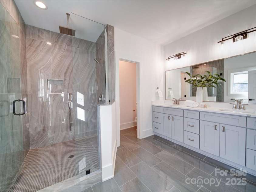 2511 Dundeen Street, Charlotte, NC 28216.  MLS# CAR4221971, YatesRealty ID 14481. 