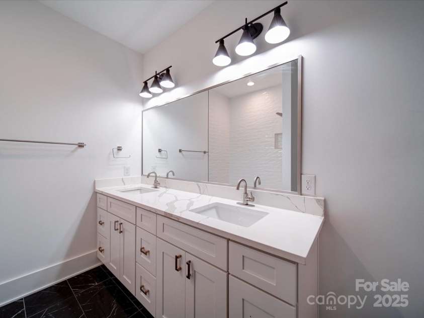 2511 Dundeen Street, Charlotte, NC 28216.  MLS# CAR4221971, YatesRealty ID 14481. 