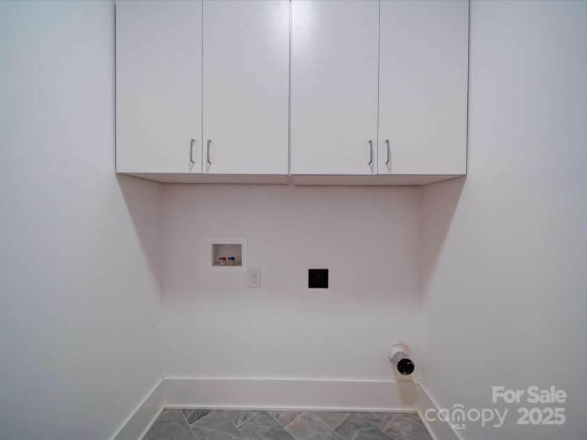 2511 Dundeen Street, Charlotte, NC 28216.  MLS# CAR4221971, YatesRealty ID 14481. 