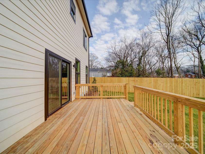 2511 Dundeen Street, Charlotte, NC 28216.  MLS# CAR4221971, YatesRealty ID 14481. 