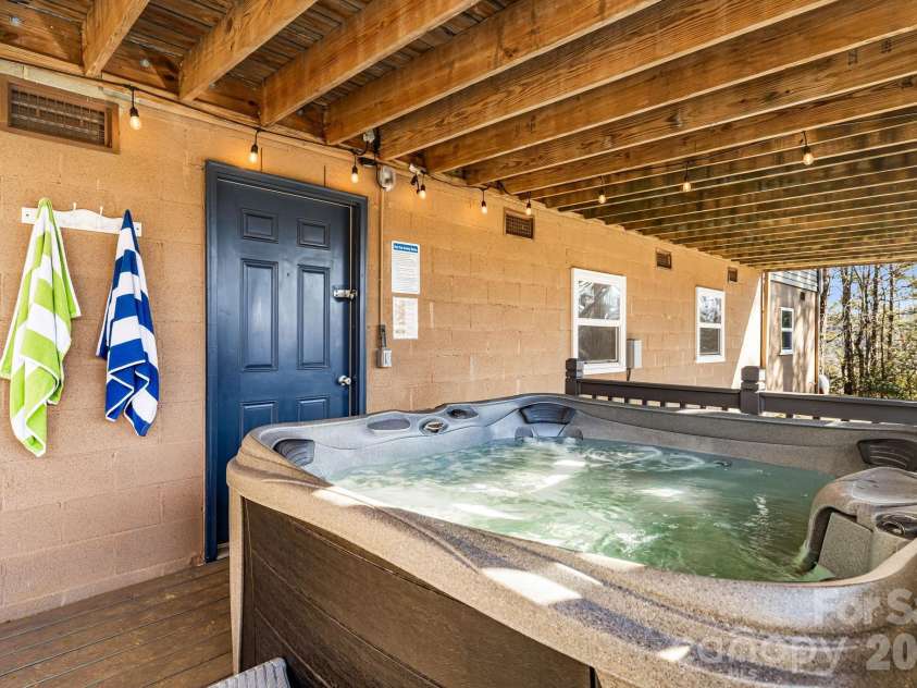 299 Lookout Drive, Pisgah Forest, NC 28768.  MLS# CAR4343254, YatesRealty ID 14481. 