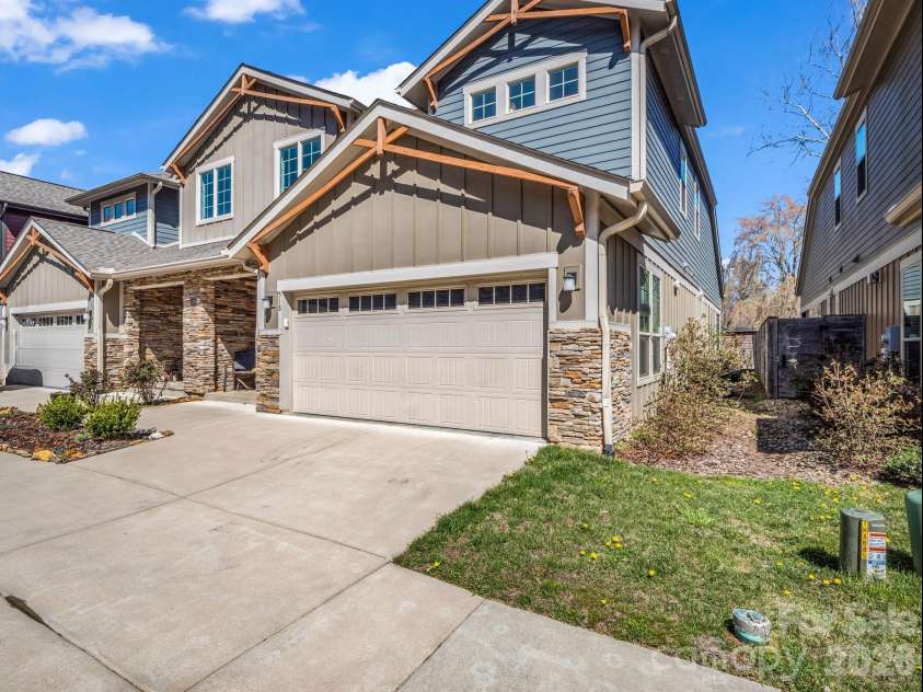 518 Sweet Birch Park Lane, Black Mountain, NC 28711.  MLS# CAR4358203, YatesRealty ID 14482. 