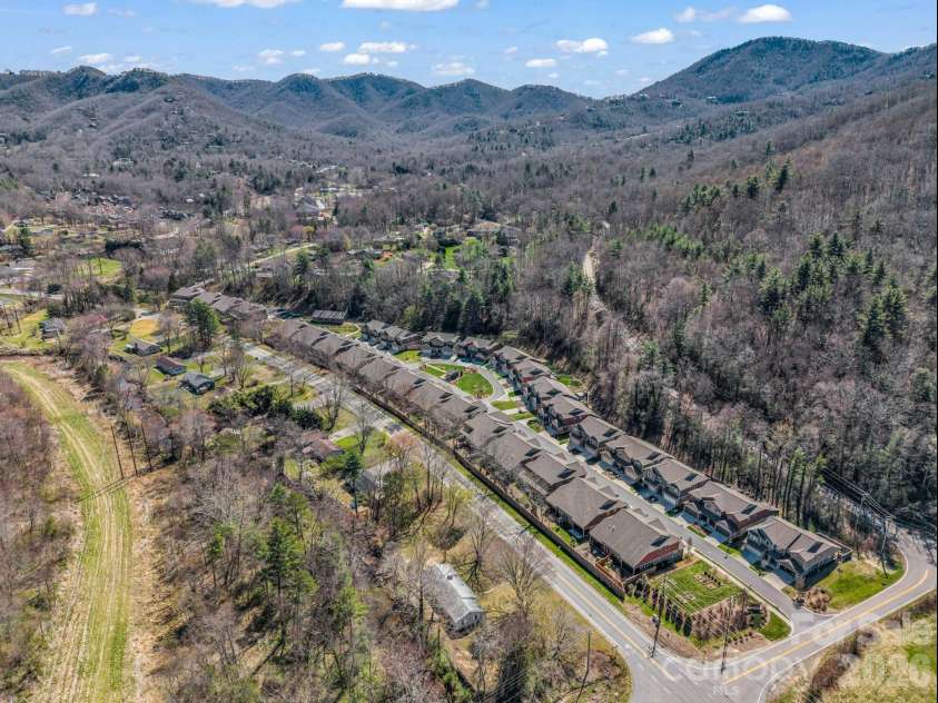 518 Sweet Birch Park Lane, Black Mountain, NC 28711.  MLS# CAR4358203, YatesRealty ID 14482. 
