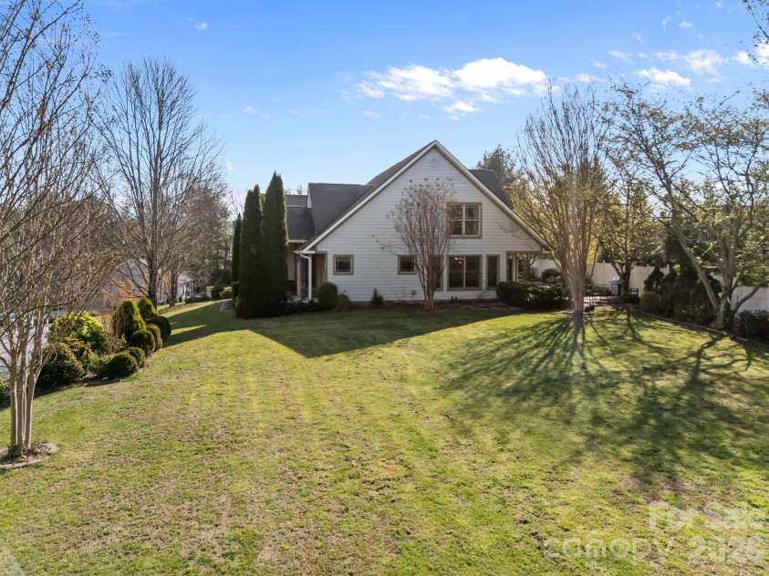 4 AMARETTO Drive, Candler, NC 28715.  MLS# CAR4364871, YatesRealty ID 14484. 