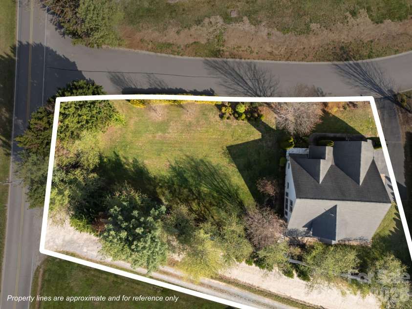 4 AMARETTO Drive, Candler, NC 28715.  MLS# CAR4364871, YatesRealty ID 14484. 