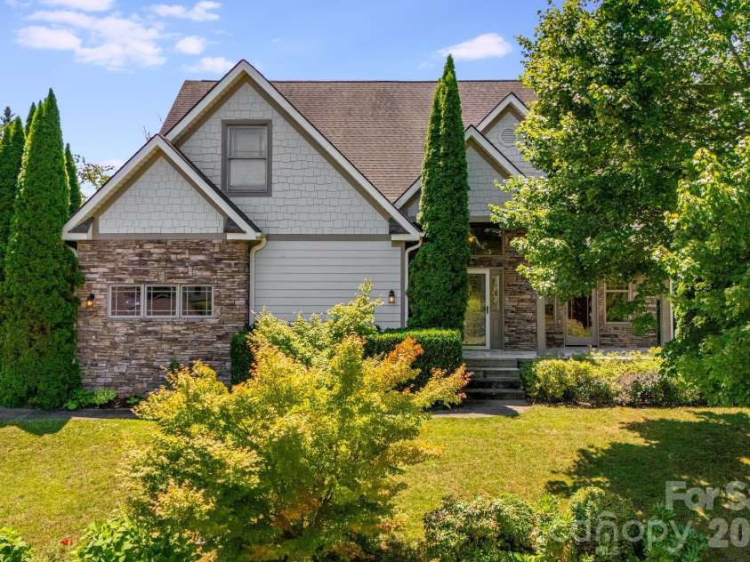 4 AMARETTO Drive, Candler, NC 28715.  MLS# CAR4364871, YatesRealty ID 14484. 