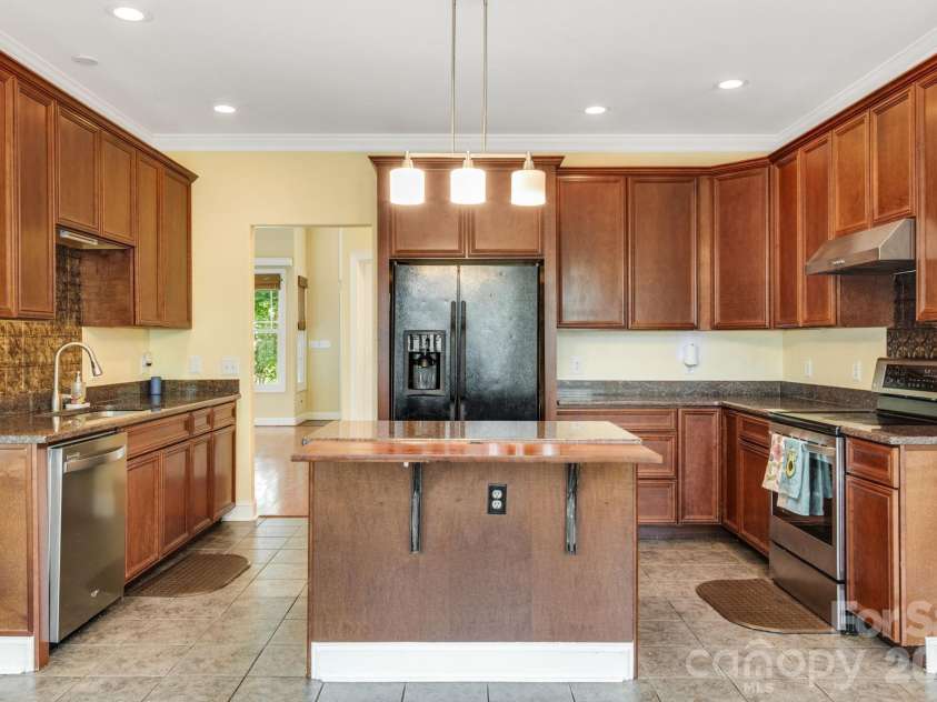 4 AMARETTO Drive, Candler, NC 28715.  MLS# CAR4364871, YatesRealty ID 14484. 
