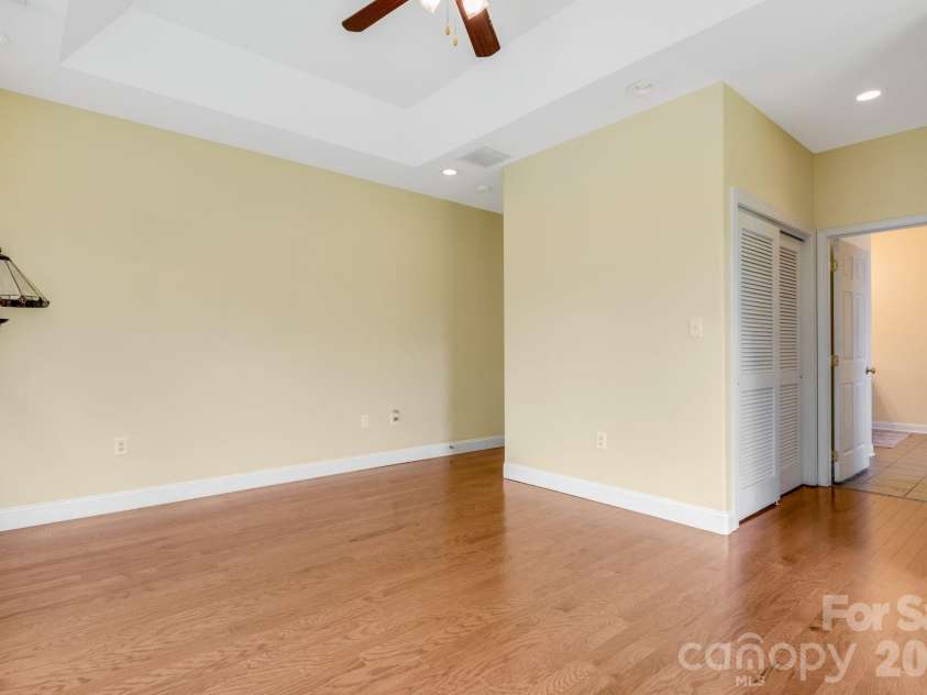 4 AMARETTO Drive, Candler, NC 28715.  MLS# CAR4364871, YatesRealty ID 14484. 