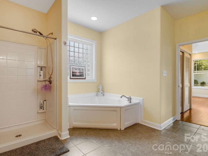 4 AMARETTO Drive, Candler, NC 28715.  MLS# CAR4364871, YatesRealty ID 14484. 