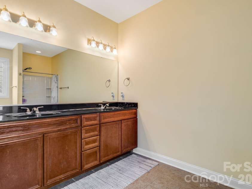 4 AMARETTO Drive, Candler, NC 28715.  MLS# CAR4364871, YatesRealty ID 14484. 