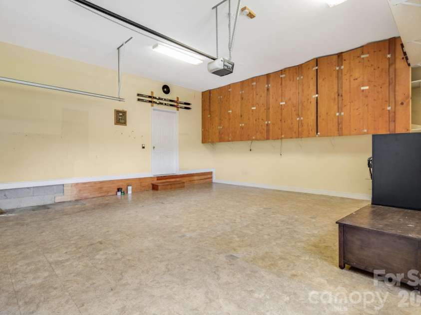 4 AMARETTO Drive, Candler, NC 28715.  MLS# CAR4364871, YatesRealty ID 14484. 