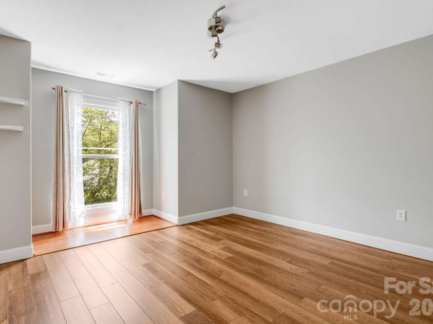 4 AMARETTO Drive, Candler, NC 28715.  MLS# CAR4364871, YatesRealty ID 14484. 
