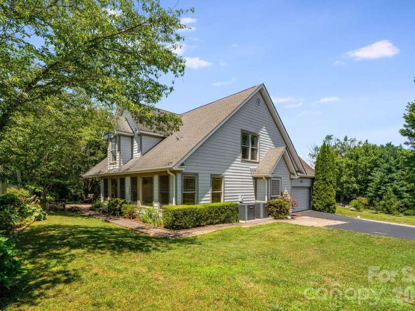 4 AMARETTO Drive, Candler, NC 28715.  MLS# CAR4364871, YatesRealty ID 14484. 