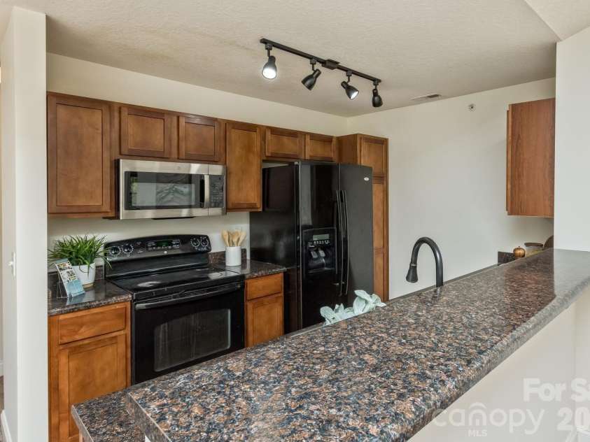 123 Foxden Drive, Fletcher, NC 28732.  MLS# CAR4382716, YatesRealty ID 14485. Kitchen