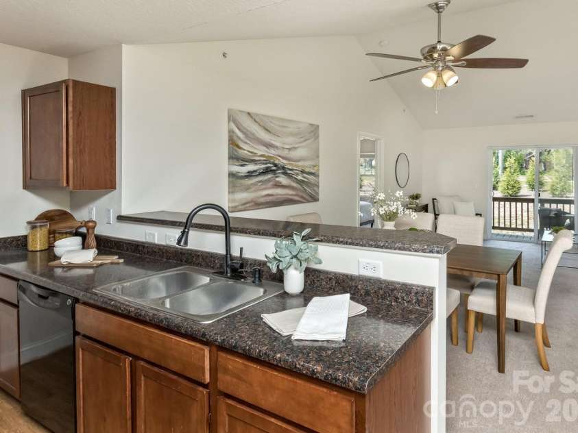 123 Foxden Drive, Fletcher, NC 28732.  MLS# CAR4382716, YatesRealty ID 14485. Kitchen