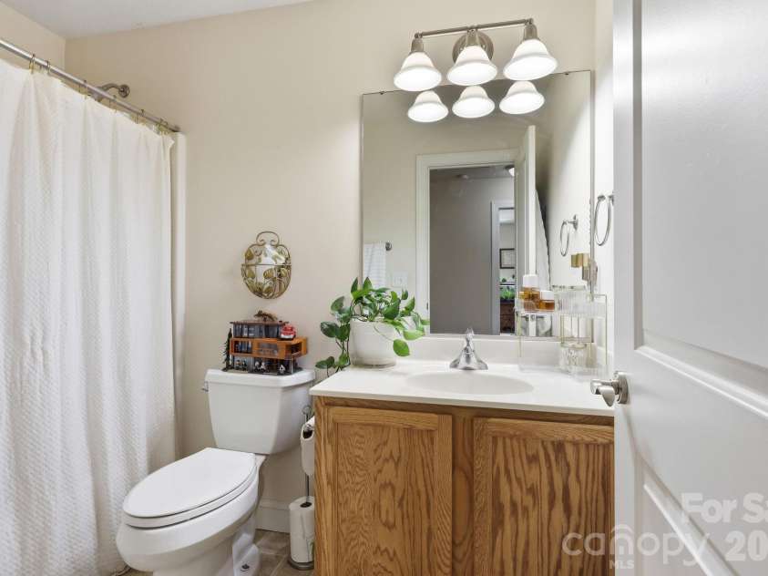 123 Foxden Drive, Fletcher, NC 28732.  MLS# CAR4404022, YatesRealty ID 14485. Hallway bathroom by second bedroom