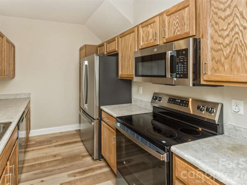 123 Foxden Drive, Fletcher, NC 28732.  MLS# CAR4428023, YatesRealty ID 14485. 