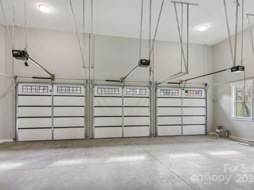 230 Almond Branch Drive, Hendersonville, NC 28791.  MLS# CAR4198795, YatesRealty ID 14485. THREE CAR GARAGE