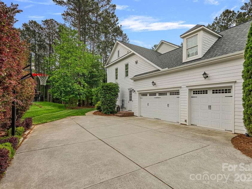 208 Grasshopper Circle, Mooresville, NC 28117.  MLS# CAR4247253, YatesRealty ID 14486. 3-Car Garage