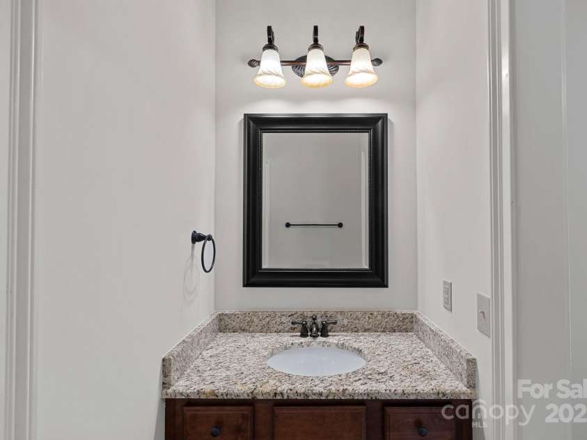 208 Grasshopper Circle, Mooresville, NC 28117.  MLS# CAR4247253, YatesRealty ID 14486. Jack-n-Jill Bath