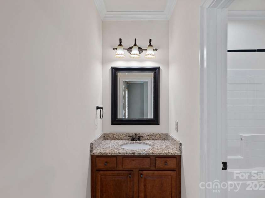 208 Grasshopper Circle, Mooresville, NC 28117.  MLS# CAR4247253, YatesRealty ID 14486. Jack-n-Jill Bath