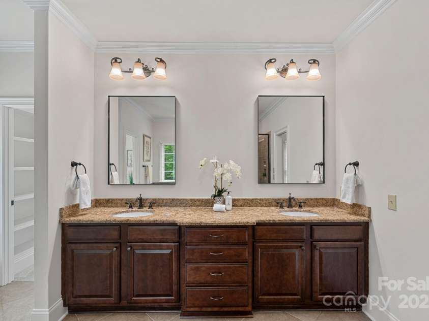 208 Grasshopper Circle, Mooresville, NC 28117.  MLS# CAR4247253, YatesRealty ID 14486. Primary Bathroom