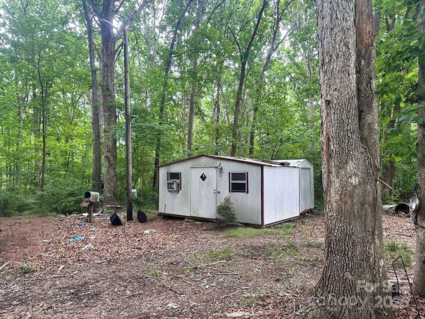 2206 Meadow Road, Clover, SC 29710.  MLS# CAR4260347, YatesRealty ID 14488. 