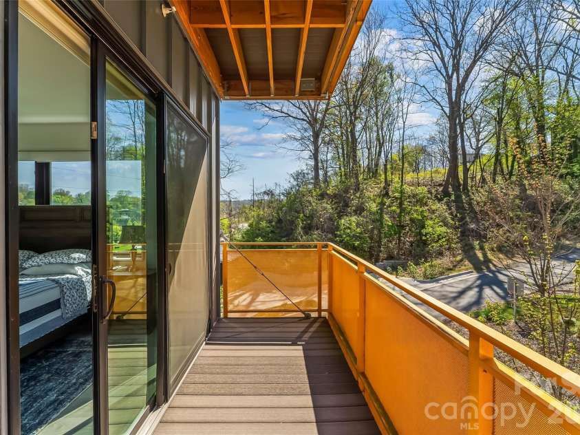 68 Craven Street, Asheville, NC 28806.  MLS# CAR4391853, YatesRealty ID 14488. 