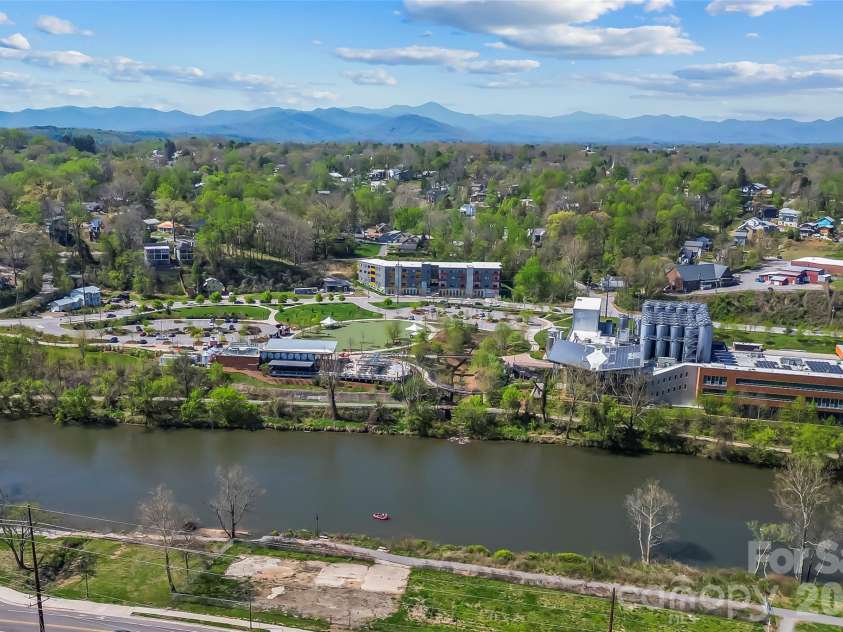 68 Craven Street, Asheville, NC 28806.  MLS# CAR4391853, YatesRealty ID 14488. 