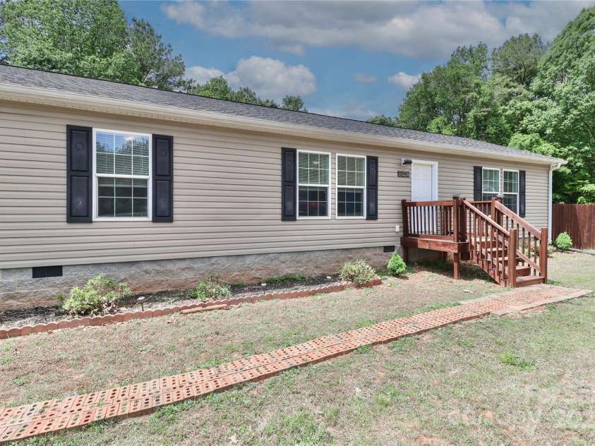 119 Marietta Road, Mooresville, NC 28117.  MLS# CAR4253281, YatesRealty ID 14489. 