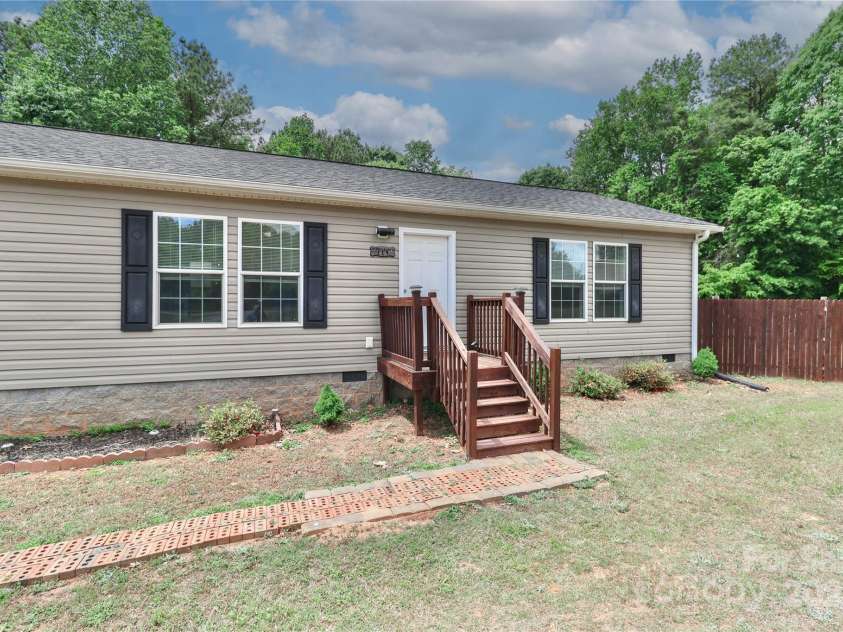 119 Marietta Road, Mooresville, NC 28117.  MLS# CAR4253281, YatesRealty ID 14489. 