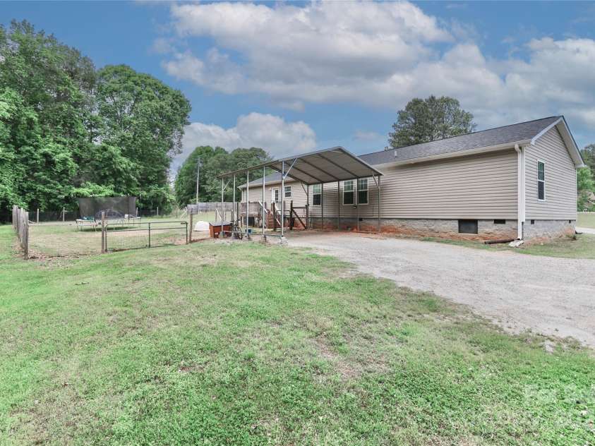 119 Marietta Road, Mooresville, NC 28117.  MLS# CAR4253281, YatesRealty ID 14489. 
