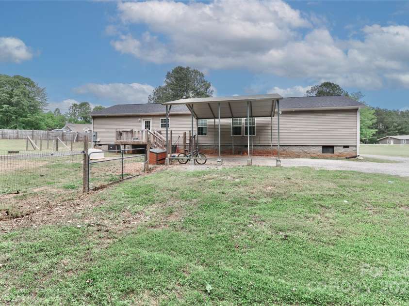 119 Marietta Road, Mooresville, NC 28117.  MLS# CAR4253281, YatesRealty ID 14489. 