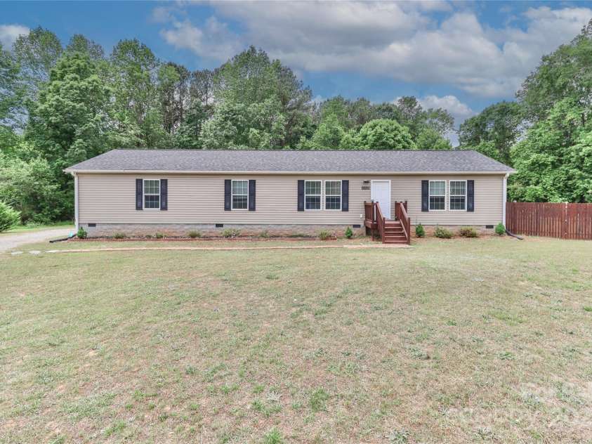 119 Marietta Road, Mooresville, NC 28117.  MLS# CAR4253281, YatesRealty ID 14489. 