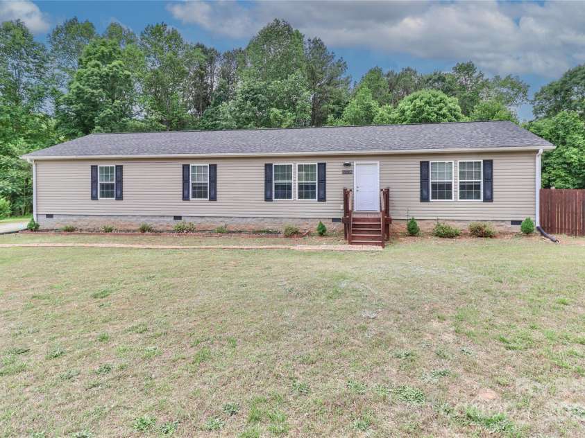 119 Marietta Road, Mooresville, NC 28117.  MLS# CAR4253281, YatesRealty ID 14489. 