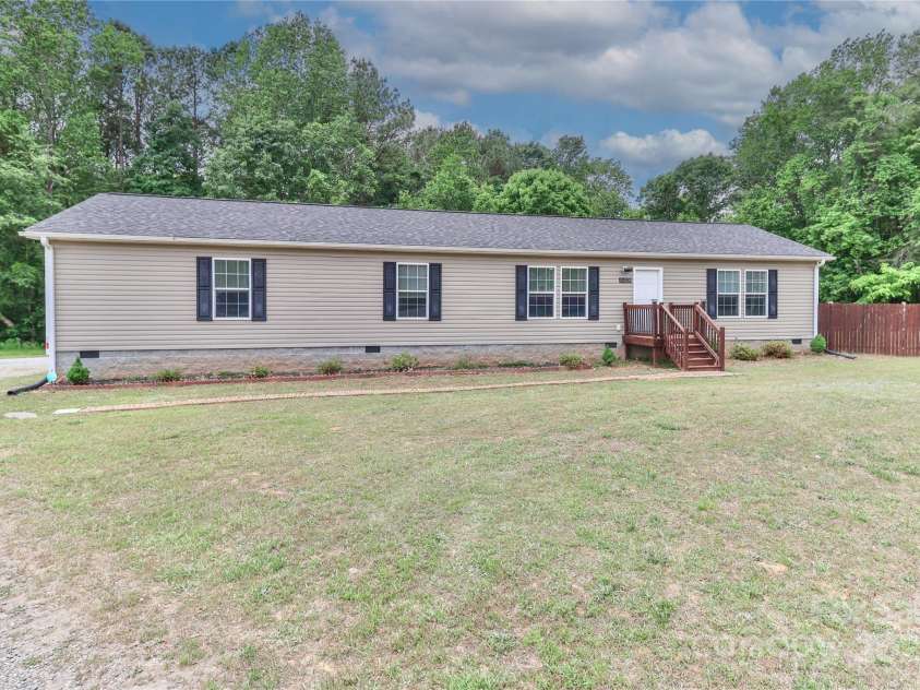 119 Marietta Road, Mooresville, NC 28117.  MLS# CAR4253281, YatesRealty ID 14489. 