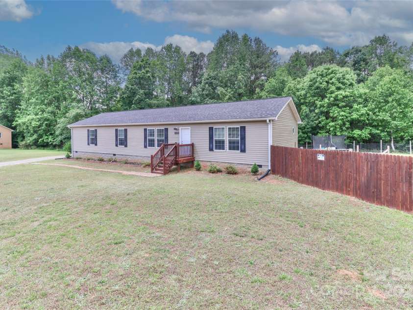 119 Marietta Road, Mooresville, NC 28117.  MLS# CAR4253281, YatesRealty ID 14489. 