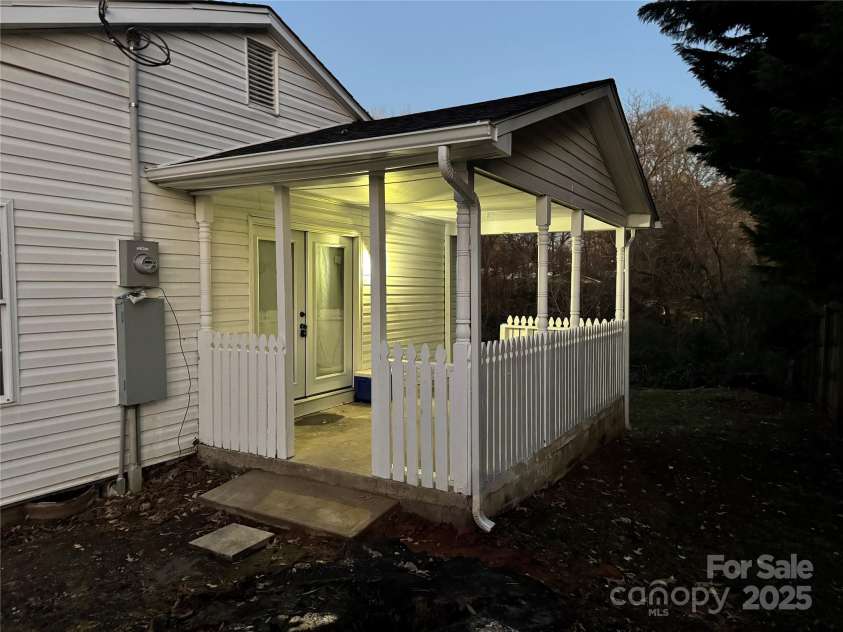 702 9th Street, Bessemer City, NC 28016.  MLS# CAR4157741, YatesRealty ID 1449. 