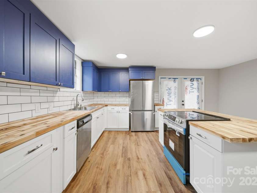 702 9th Street, Bessemer City, NC 28016.  MLS# CAR4325976, YatesRealty ID 1449. 