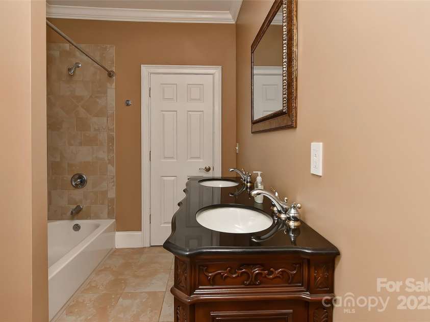 505 South Street, Gastonia, NC 28052.  MLS# CAR4248301, YatesRealty ID 14490. Bathroom 4
