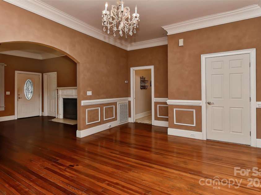 505 South Street, Gastonia, NC 28052.  MLS# CAR4248301, YatesRealty ID 14490. Dining room