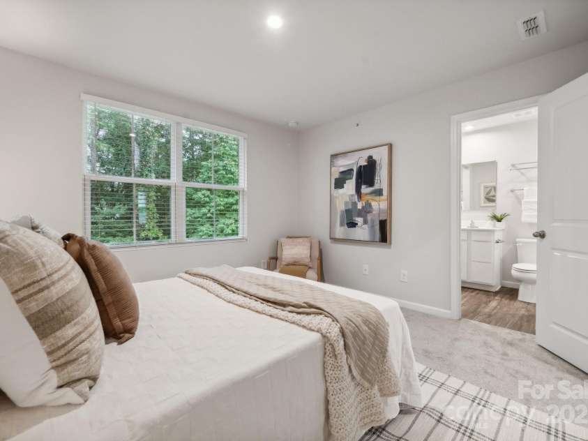 5008 Winding Jordan Lane, Charlotte, NC 28269.  MLS# CAR4187449, YatesRealty ID 14492. 