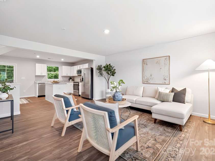 5008 Winding Jordan Lane, Charlotte, NC 28269.  MLS# CAR4187449, YatesRealty ID 14492. Welcome Home!!!