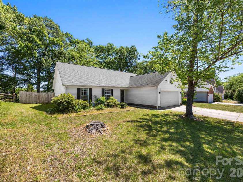 5825 Birchfield Lane, Concord, NC 28027.  MLS# CAR4373066, YatesRealty ID 14493. 