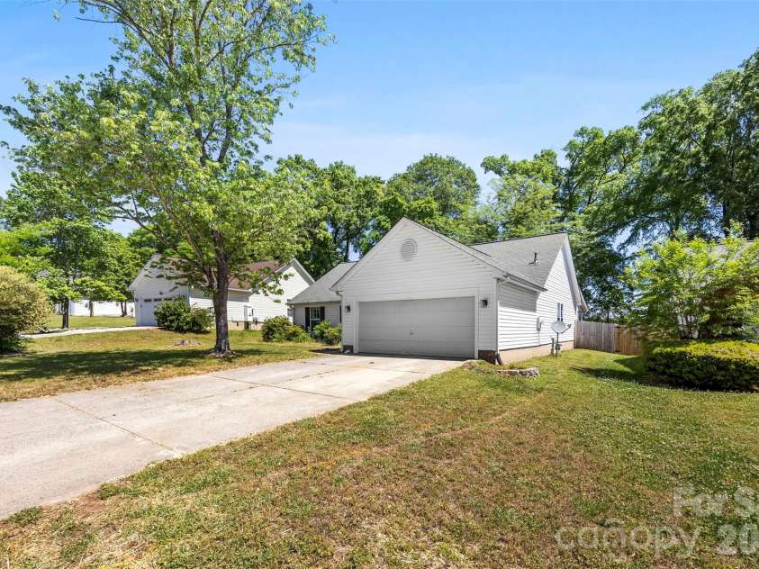 5825 Birchfield Lane, Concord, NC 28027.  MLS# CAR4373066, YatesRealty ID 14493. 