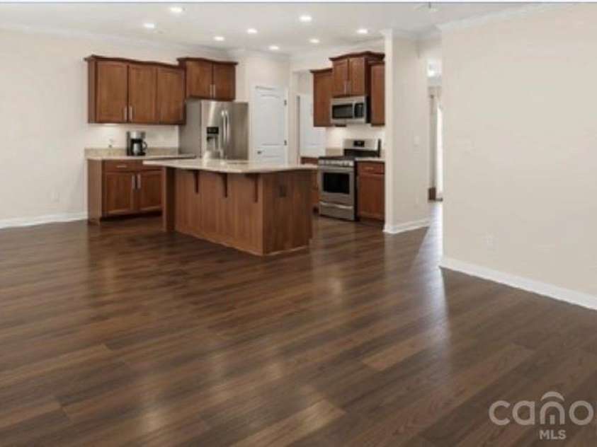 11824 Springpoint Lane, Charlotte, NC 28278.  MLS# CAR4360909, YatesRealty ID 14495. Open Gathering Room