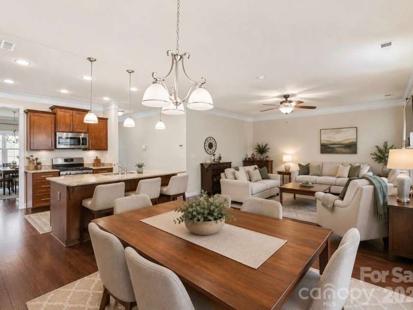 11824 Springpoint Lane, Charlotte, NC 28278.  MLS# CAR4360909, YatesRealty ID 14495. *Potential*Open concept chef's kitchen, perfect for entertaining.